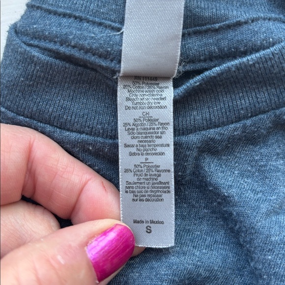 Unisex grey tshirt with “god, guns, jeeps & freedom “ on chest size s - Picture 4 of 5